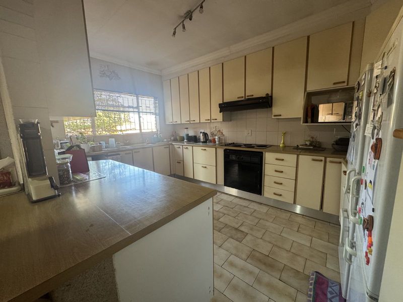 House For Sale in Laudium Ext 3 - Photo 6