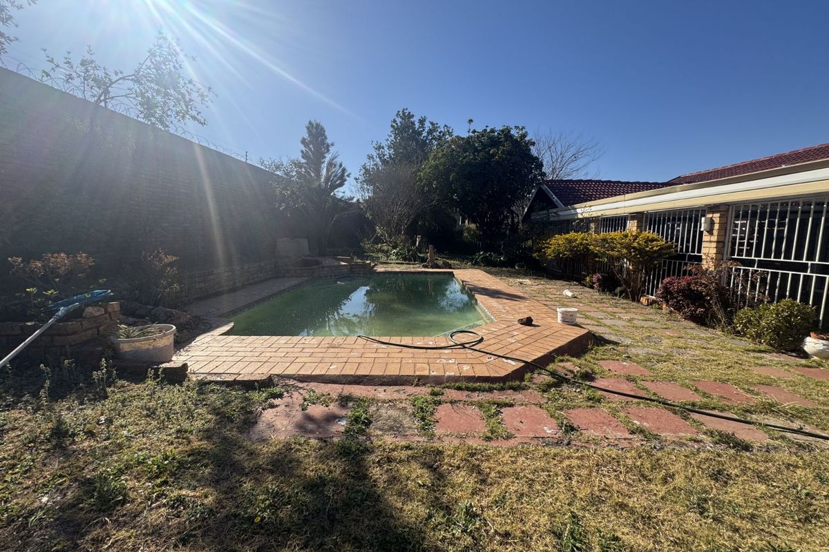House For Sale in Laudium Ext 3 - Photo 2