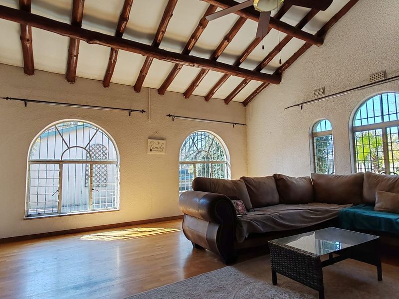 House For Sale in Morehill - Photo 7