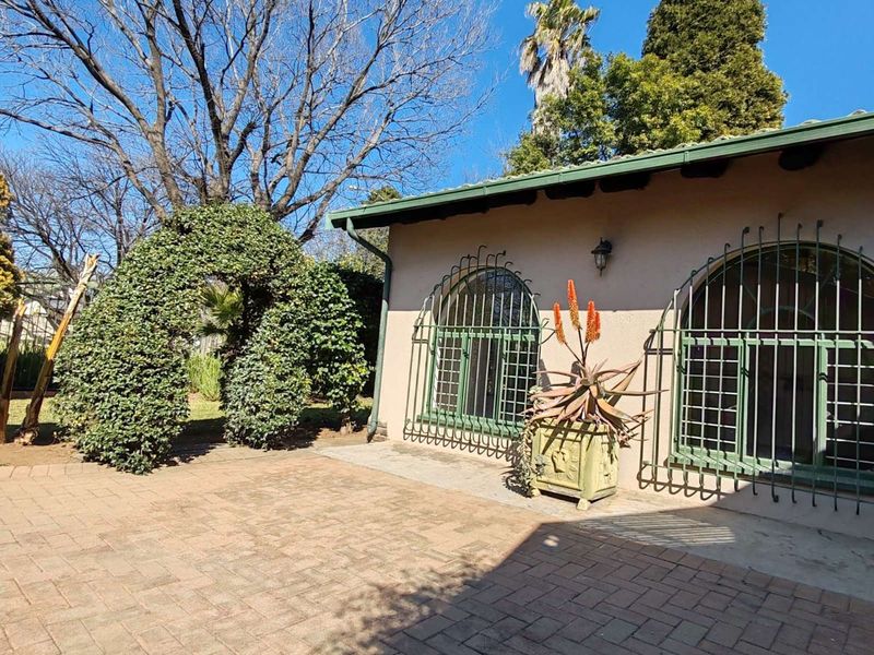 House For Sale in Morehill - Photo 2