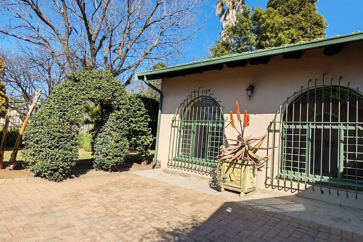 House For Sale in Morehill - Photo 2