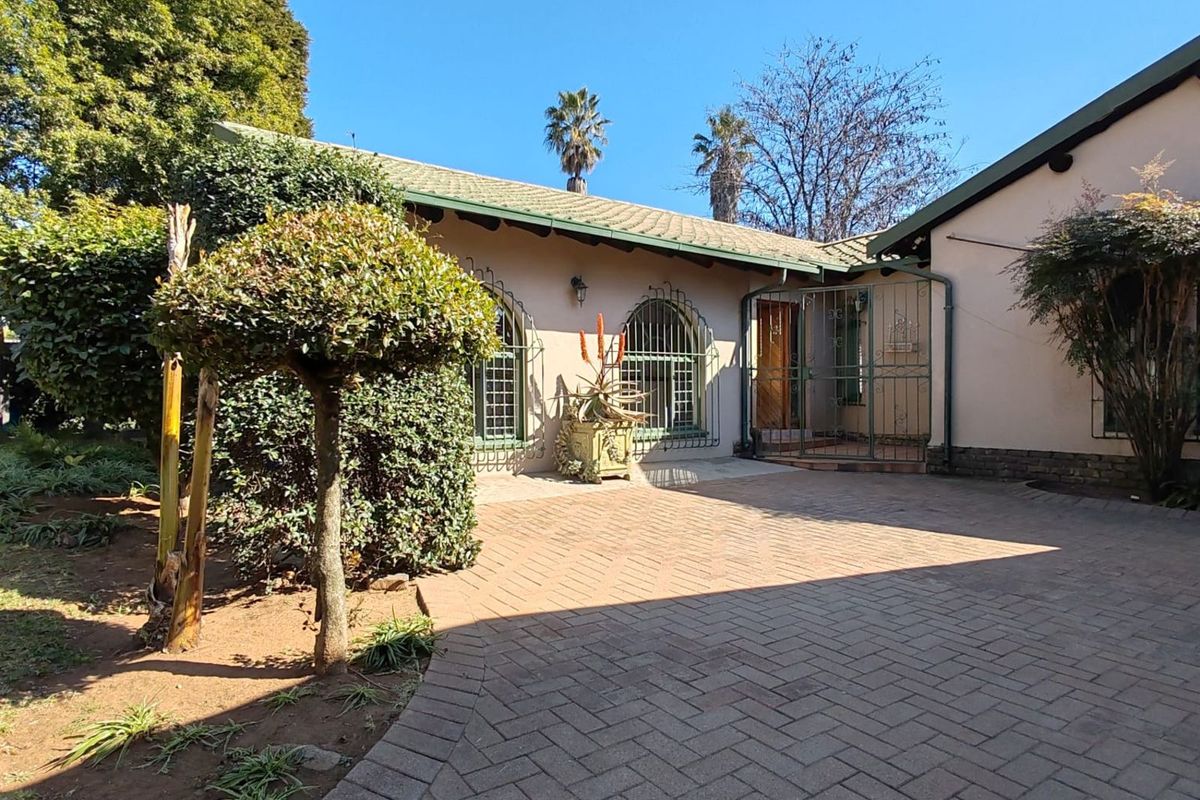 House For Sale in Morehill - Photo 3