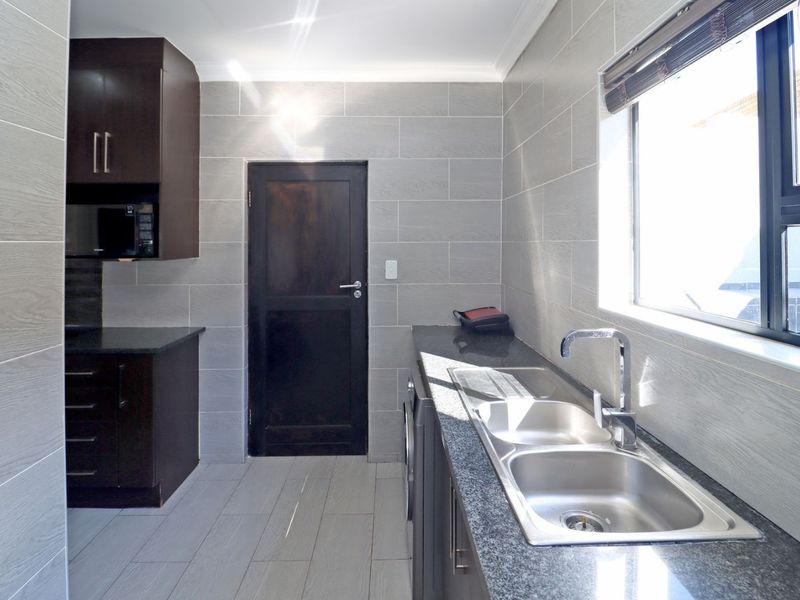 House For Sale in Thatchfield Estate - Photo 10