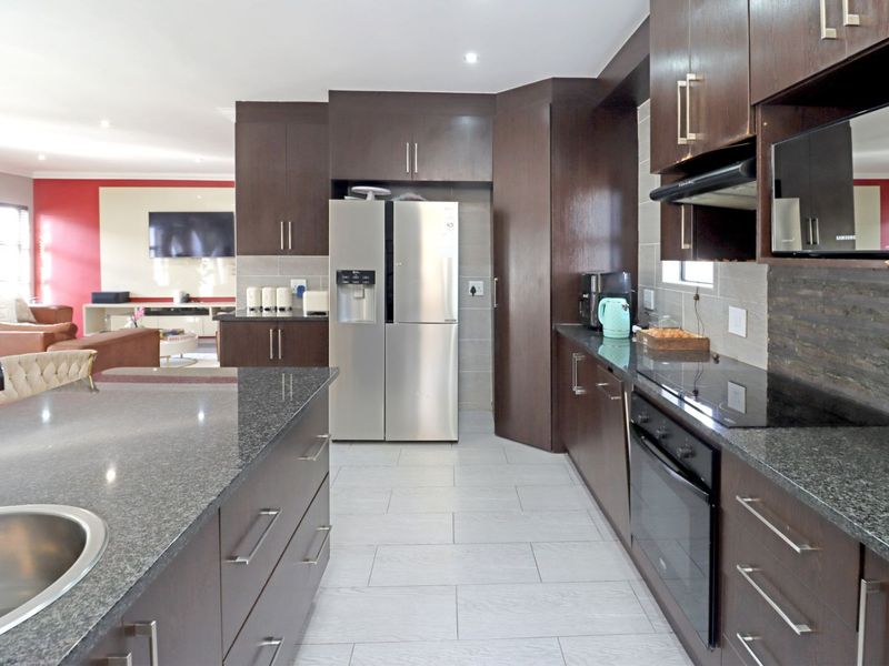 House For Sale in Thatchfield Estate - Photo 9