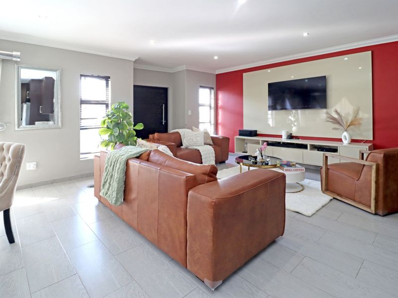 House For Sale in Thatchfield Estate - Photo 3