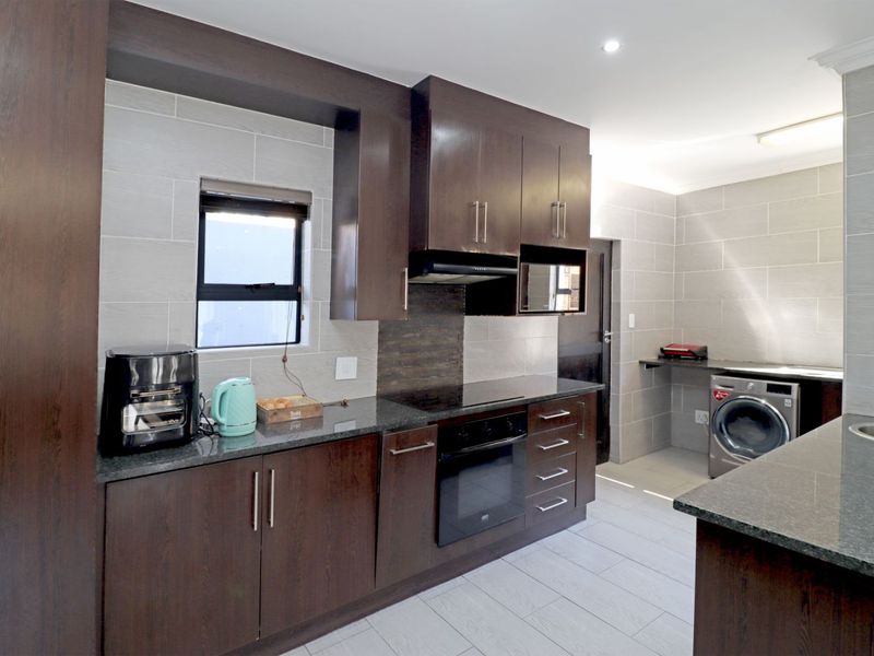 House For Sale in Thatchfield Estate - Photo 7