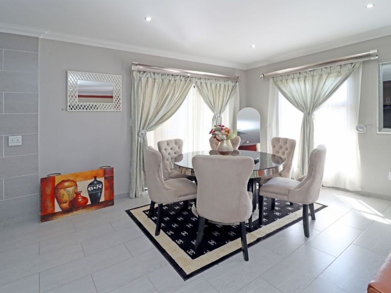 House For Sale in Thatchfield Estate - Photo 4