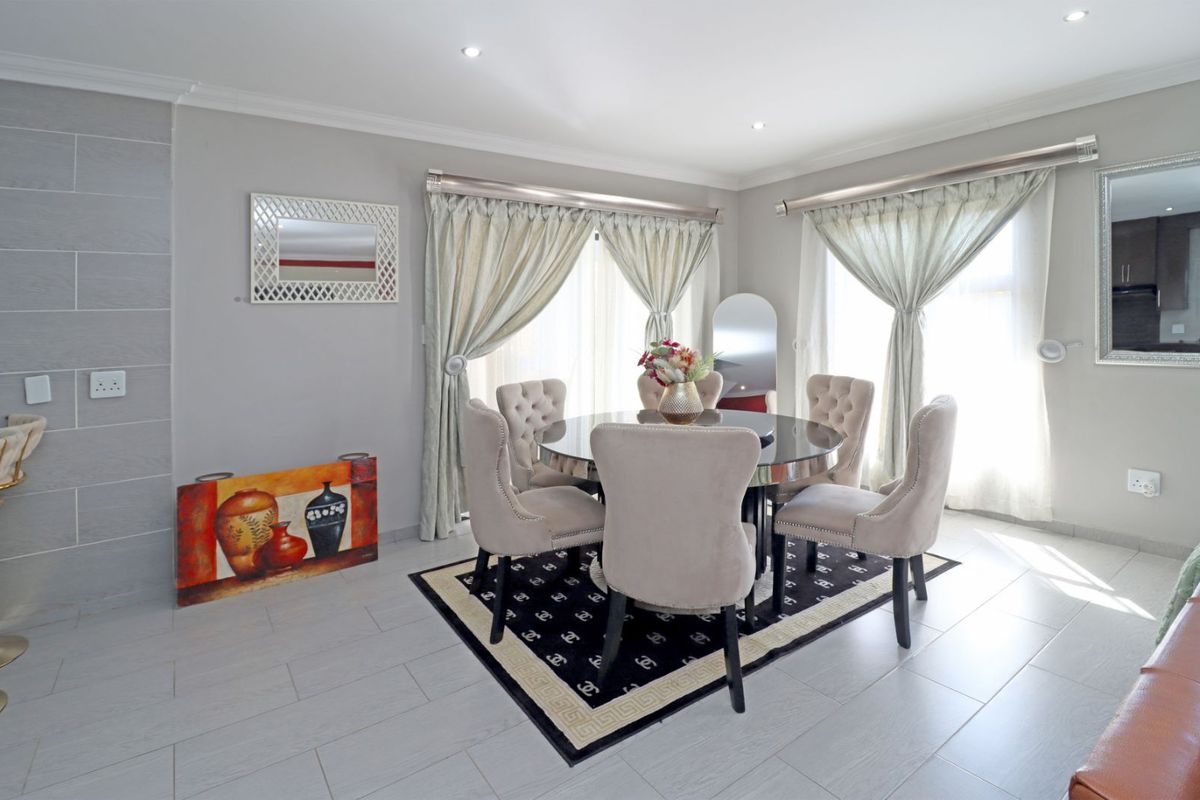 House For Sale in Thatchfield Estate - Photo 4
