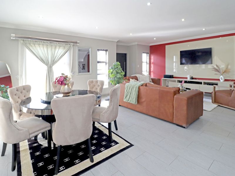 House For Sale in Thatchfield Estate - Photo 5