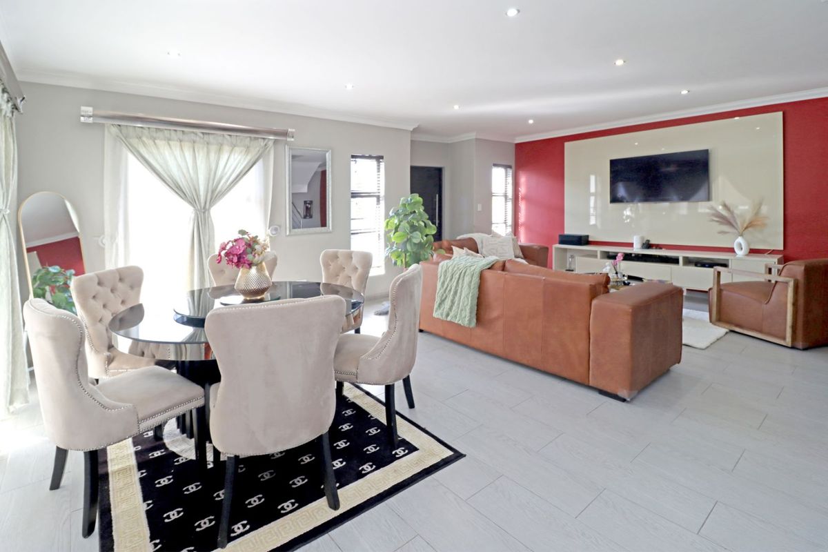 House For Sale in Thatchfield Estate - Photo 5