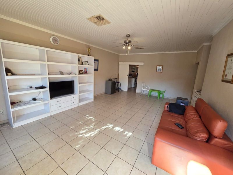 House For Sale in Memorial Road Area - Photo 3