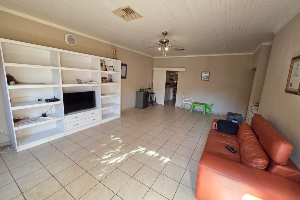 House For Sale in Memorial Road Area - Photo 3