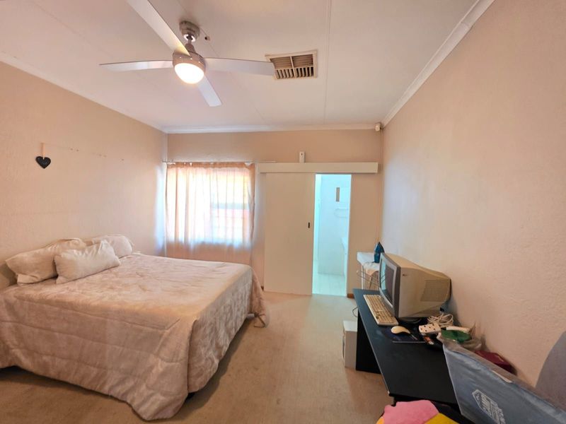 House For Sale in Memorial Road Area - Photo 9