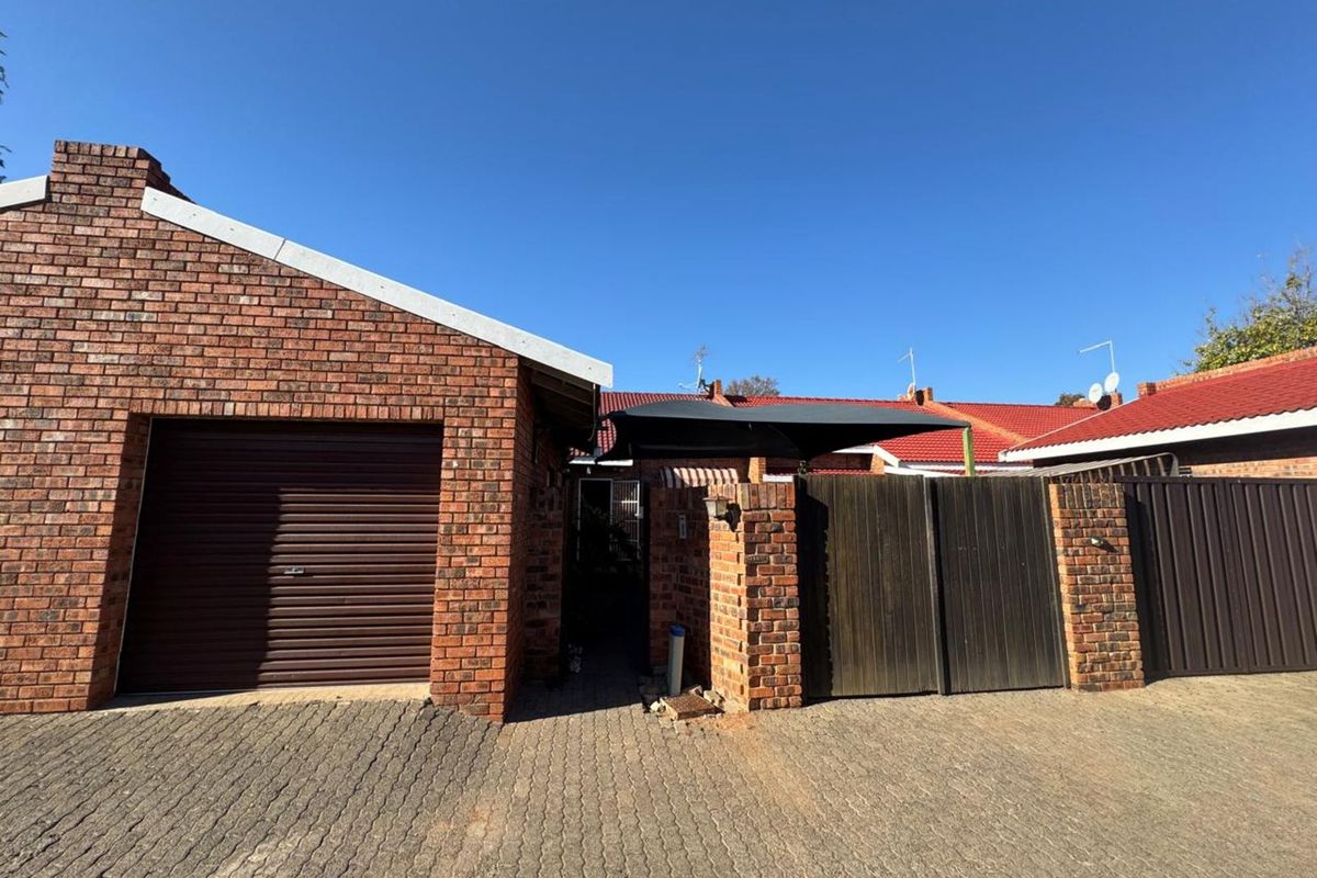 House For Sale in Memorial Road Area - Photo 2