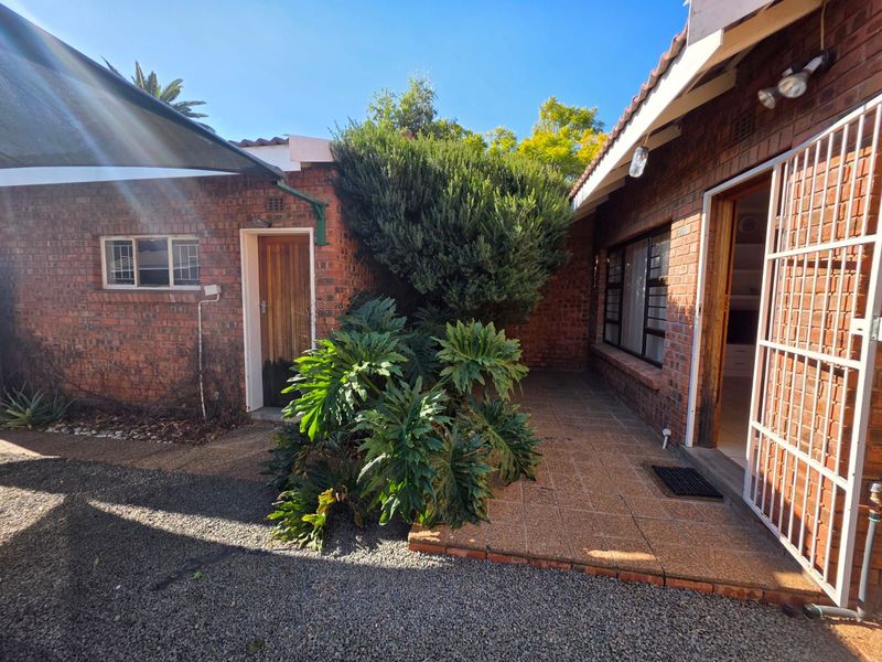 House For Sale in Memorial Road Area - Photo 1