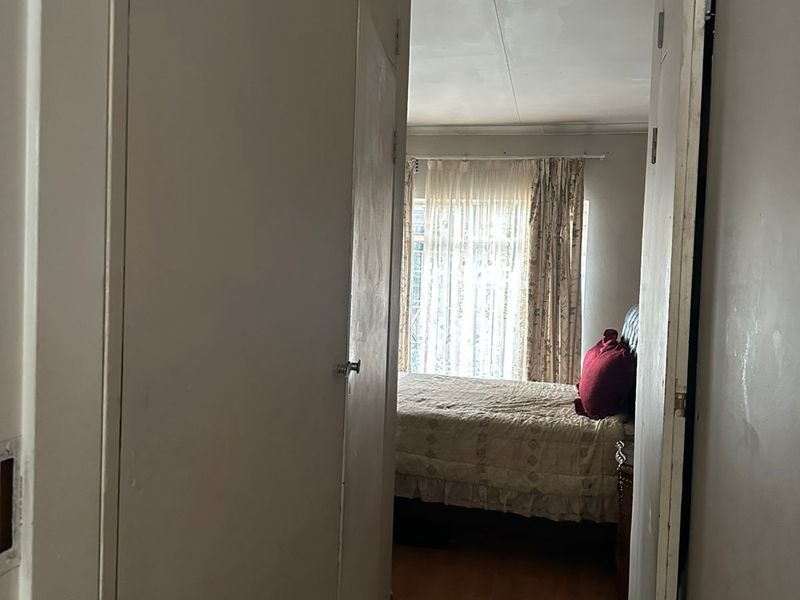 House For Sale in Norkem Park - Photo 10