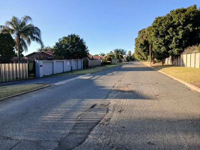 House For Sale in Norkem Park - Photo 2