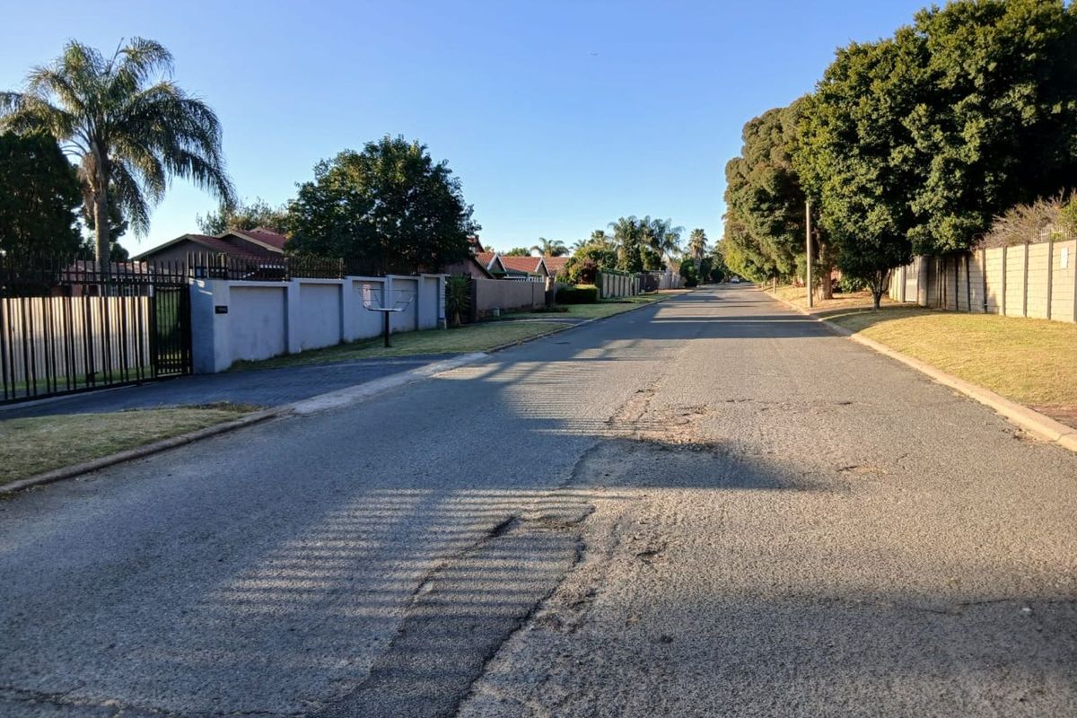 House For Sale in Norkem Park - Photo 2