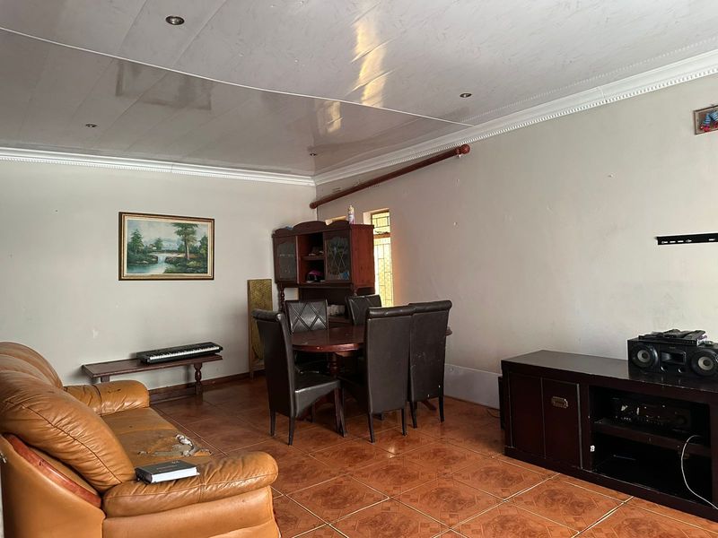 House For Sale in Norkem Park - Photo 4