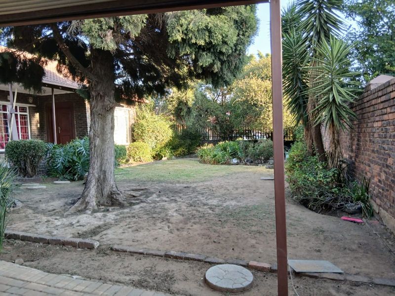 House For Sale in Norkem Park - Photo 3