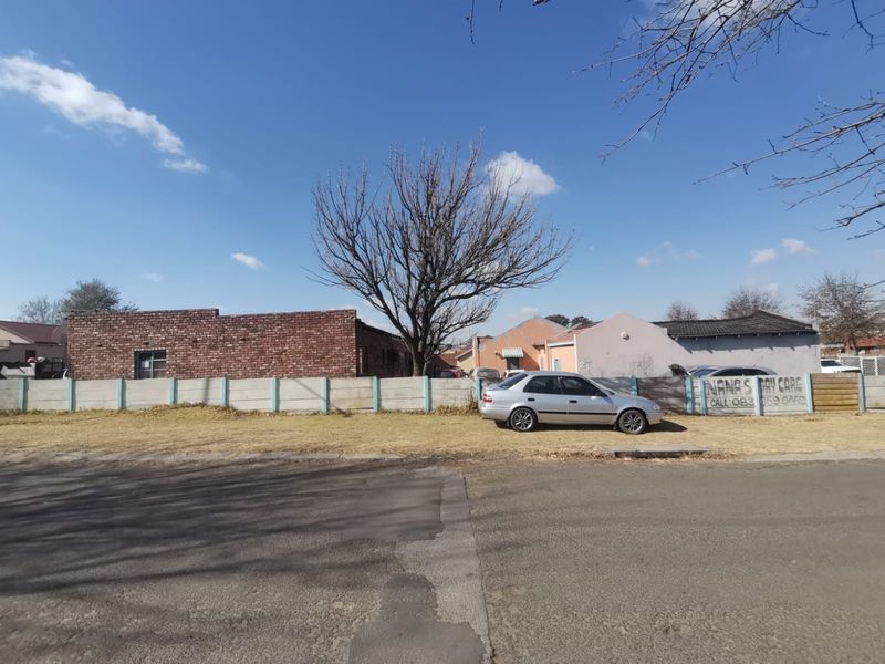 House For Sale in Nederlandpark - Photo 2