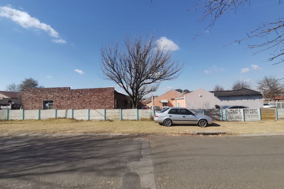 House For Sale in Nederlandpark - Photo 2