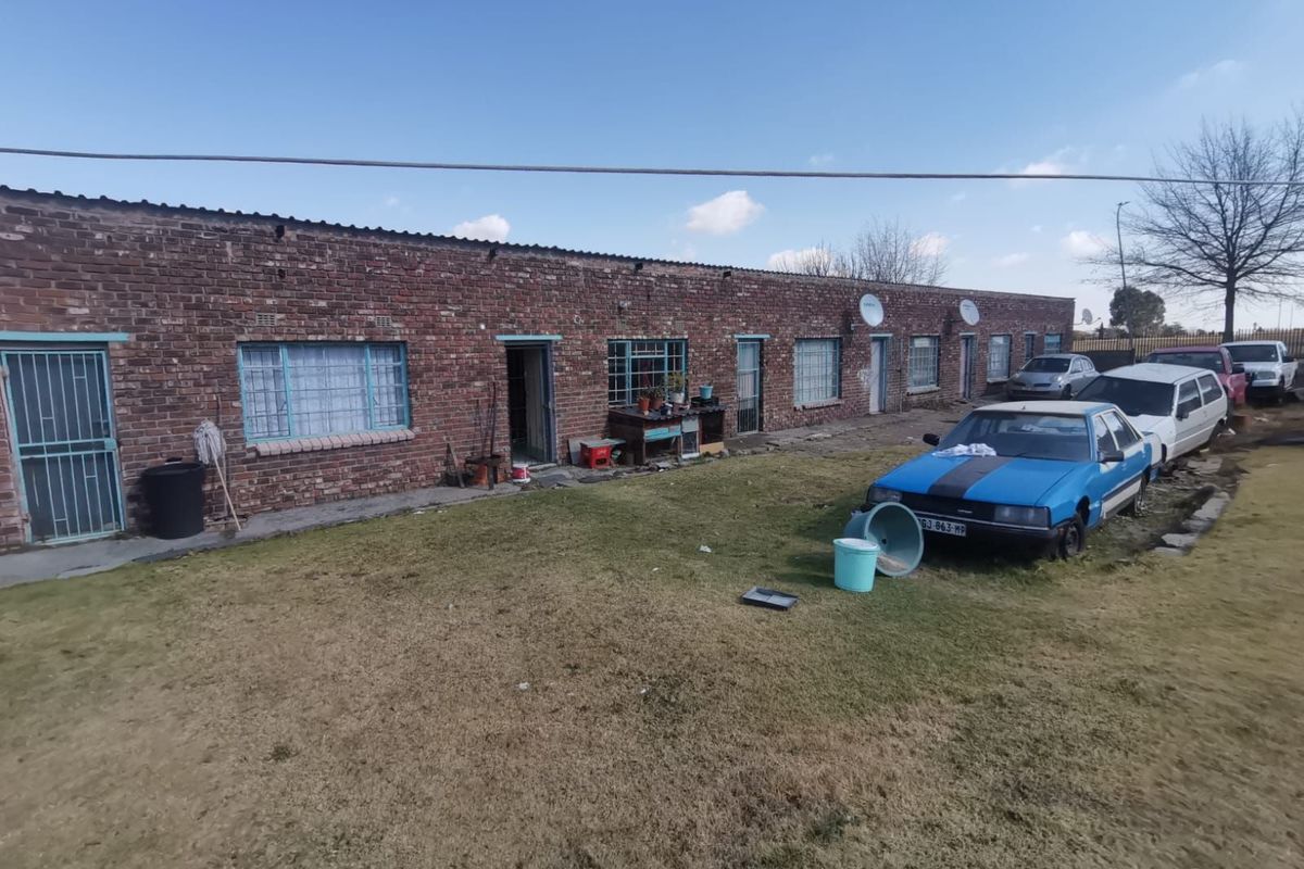 House For Sale in Nederlandpark - Photo 3