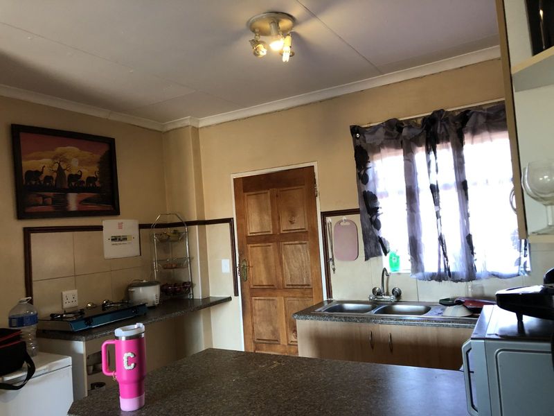 Apartment For Sale in Karenpark - Photo 4