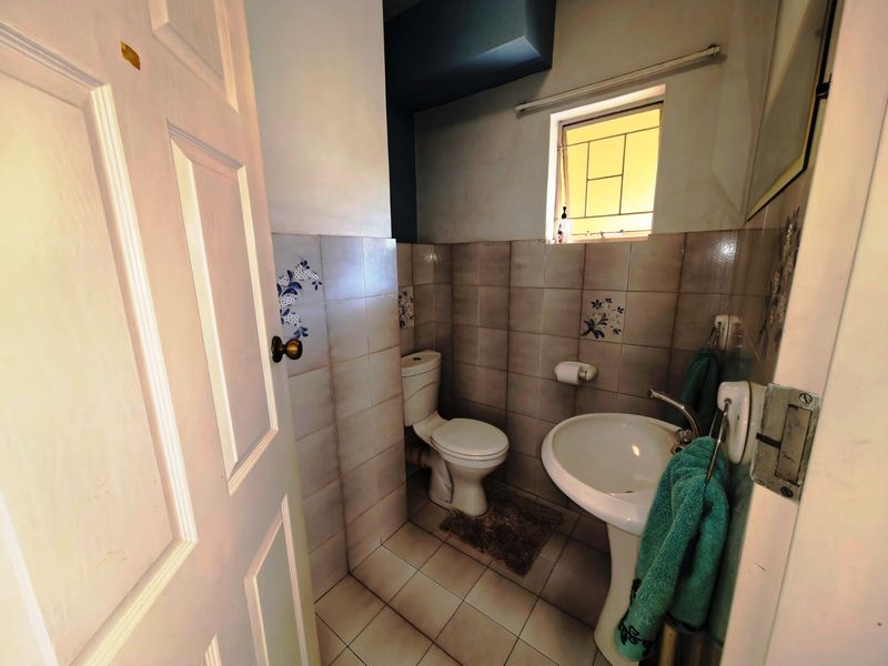 House For Sale in Zwartkop - Photo 6