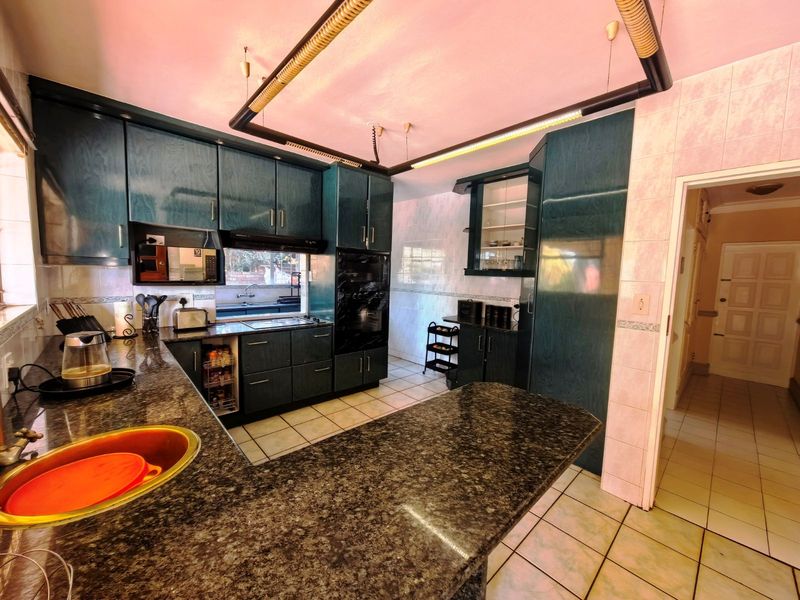 House For Sale in Zwartkop - Photo 10