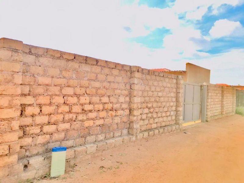 Apartment For Sale in Soshanguve Ext - Photo 2