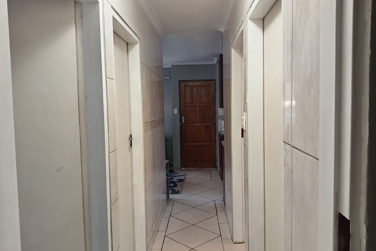 House For Sale in Soshanguve Ext - Photo 5