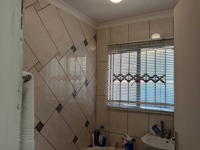 House For Sale in Soshanguve Ext - Photo 9