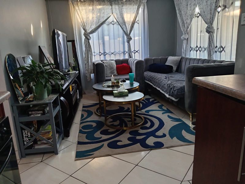 House For Sale in Soshanguve Ext - Photo 2