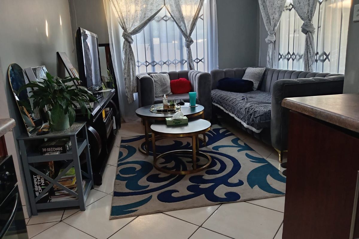 House For Sale in Soshanguve Ext - Photo 2