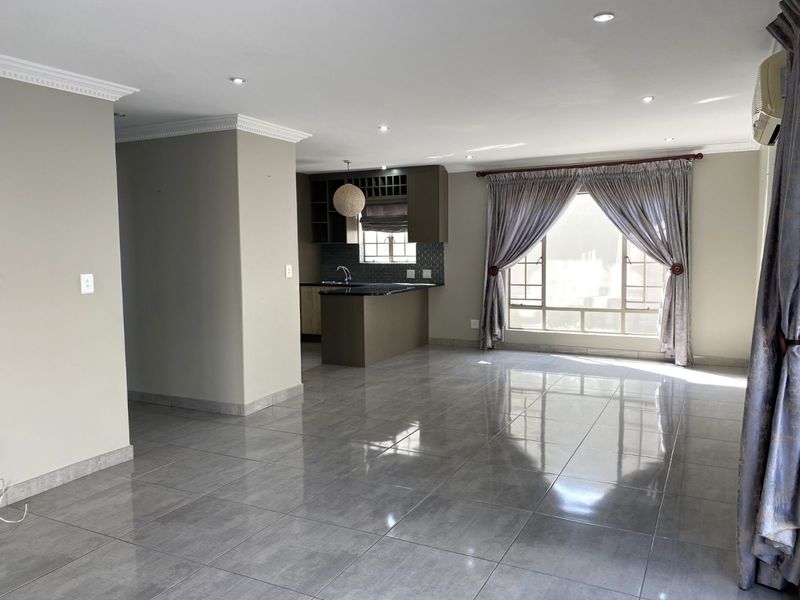 House For Sale in Faerie Glen - Photo 6