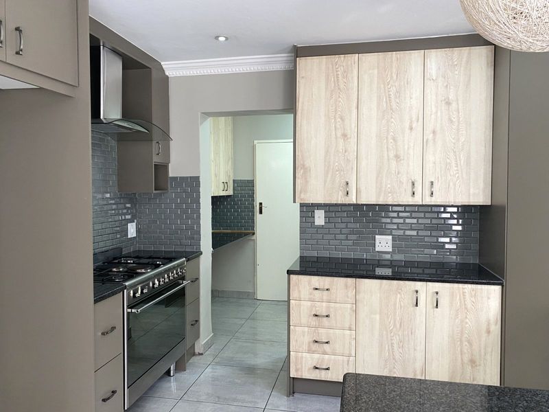 House For Sale in Faerie Glen - Photo 10