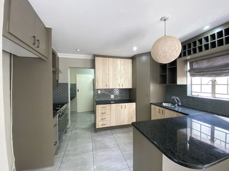 House For Sale in Faerie Glen - Photo 8