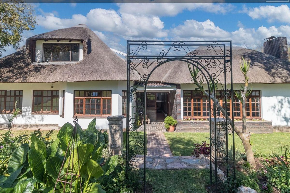 House For Sale in Craighall Park - Photo 2