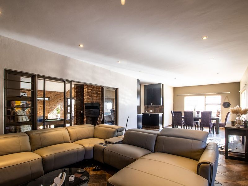 House For Sale in Green Acres Estate - Photo 5