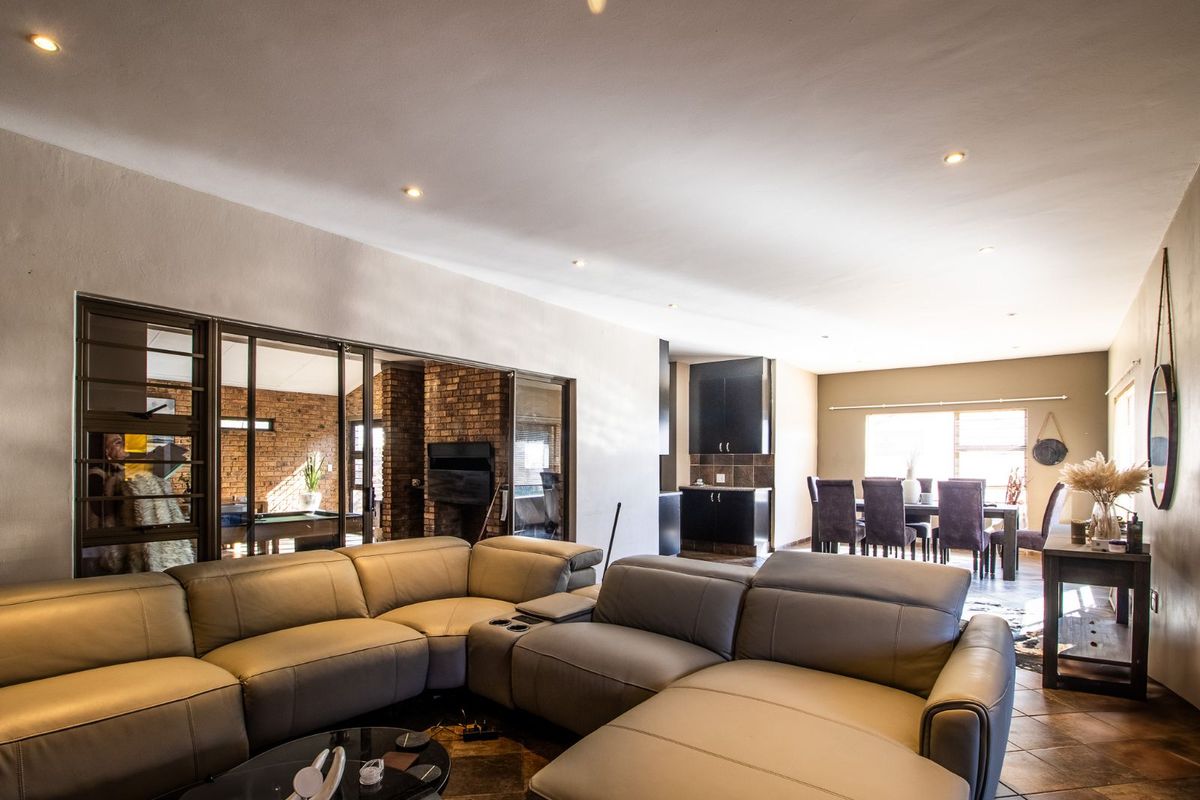 House For Sale in Green Acres Estate - Photo 5