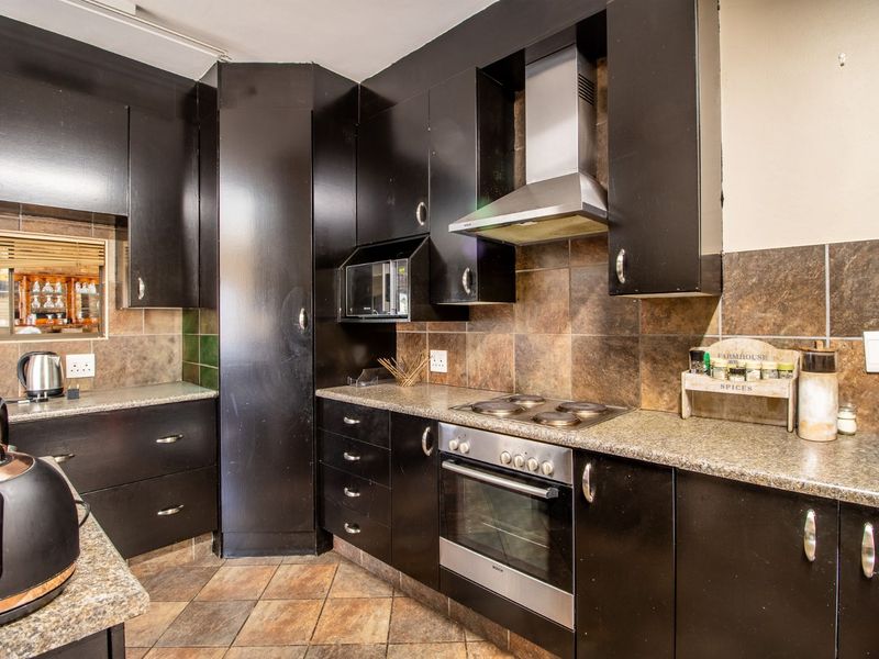 House For Sale in Green Acres Estate - Photo 9