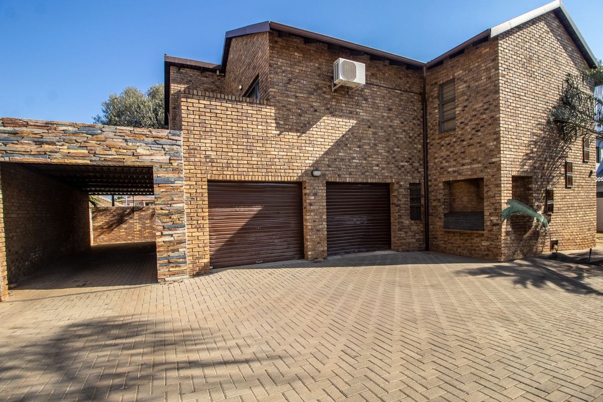 House For Sale in Green Acres Estate - Photo 2