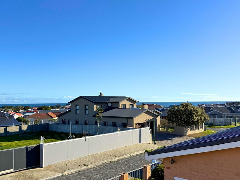 House For Sale in Perlemoenbaai - Photo 2