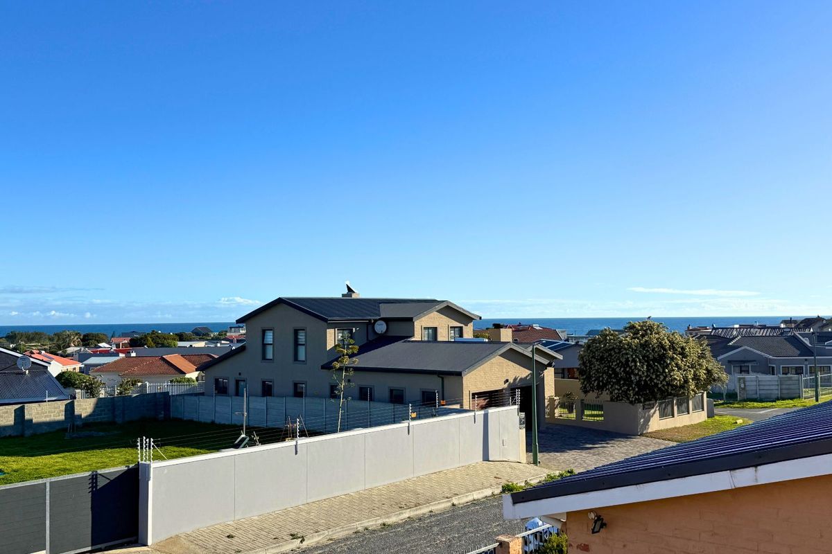 House For Sale in Perlemoenbaai - Photo 2