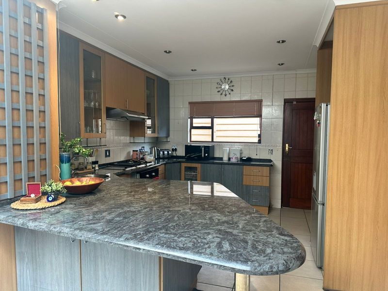 House For Sale in Highlands North - Photo 5