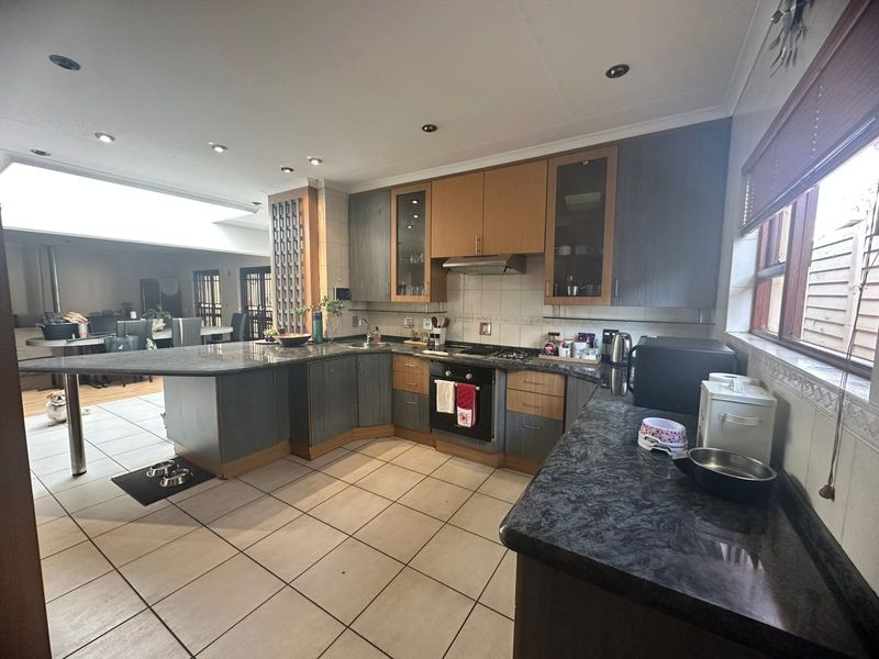 House For Sale in Highlands North - Photo 9