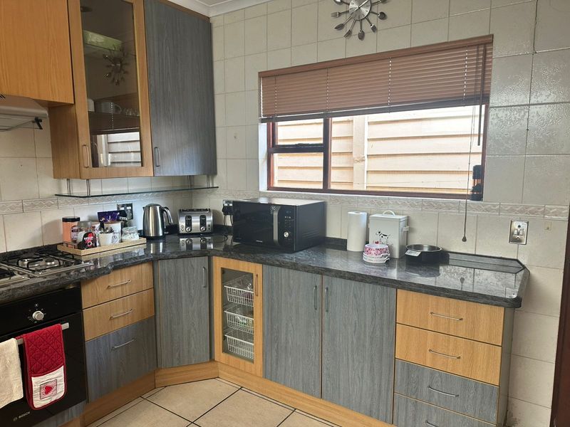 House For Sale in Highlands North - Photo 7