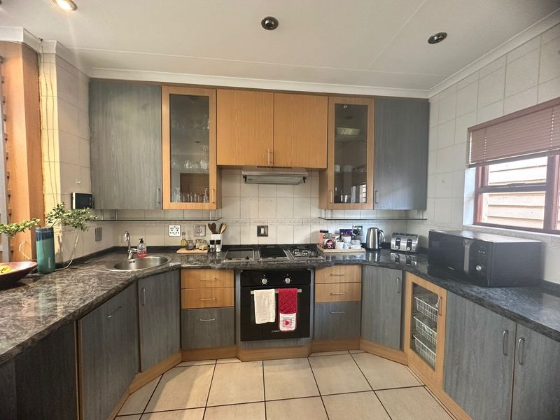 House For Sale in Highlands North - Photo 6