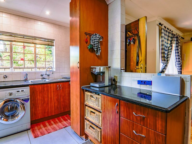 Townhouse For Sale in Eldoraigne - Photo 9